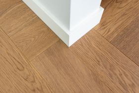 Parketti tammi kalanruoto Basica UV lacquer Honey